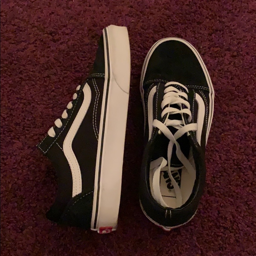 old skool black and white vans